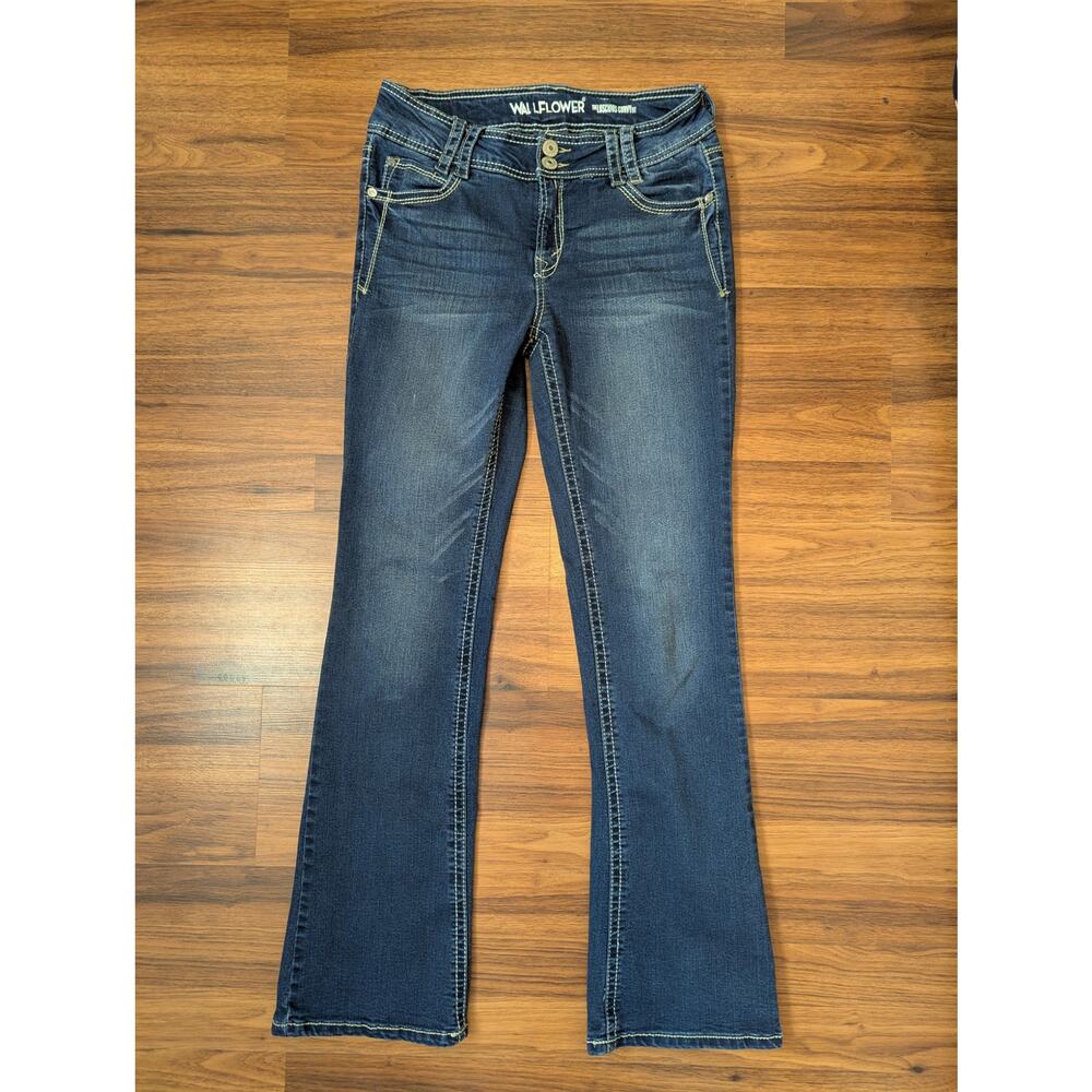 Wallflower Low Rise Bootcut Jeans Size 7 Y2K Curvy Dark Denim Model-off-duty